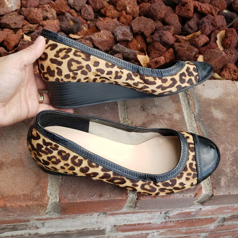 Cole Haan Womens Tali Wedge Heel Leopard Calf Hair Shoes Size 8 B Animal Print